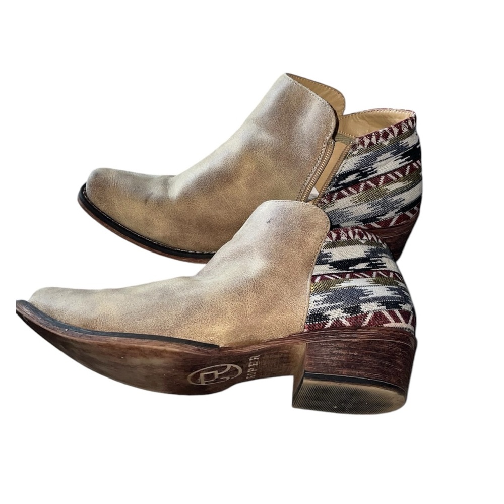 Trendy Tan Ankle Boots with Patterned Heel